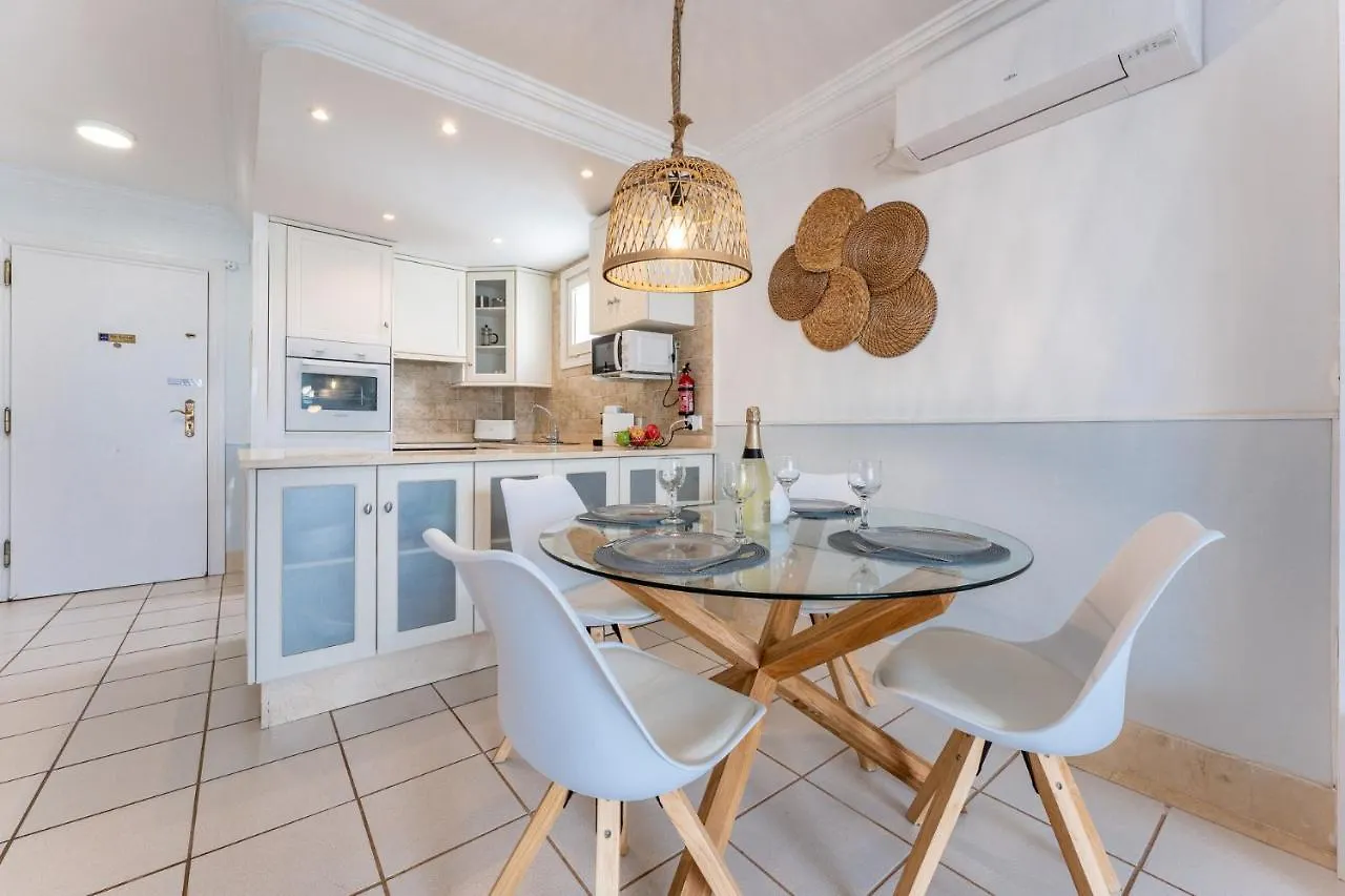 Dona Lola Micaela Beach Front Duplex 2 Bedroom Apartment - Open Sea And Beach Views Surrounded By Bars And Restaurants - Costa Del Sol - Cs199 Mijas España