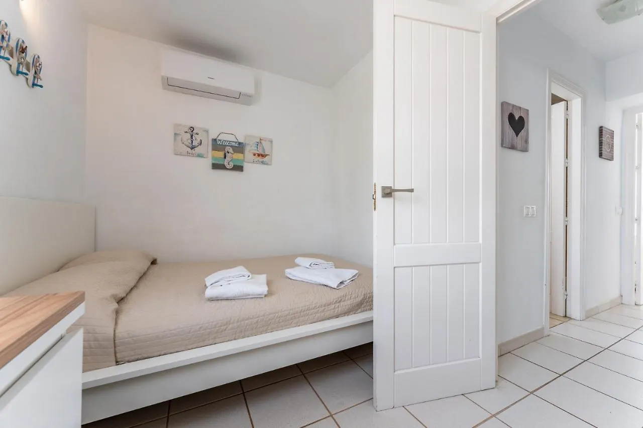 Dona Lola Micaela Beach Front Duplex 2 Bedroom Apartment - Open Sea And Beach Views Surrounded By Bars And Restaurants - Costa Del Sol - Cs199 Mijas
