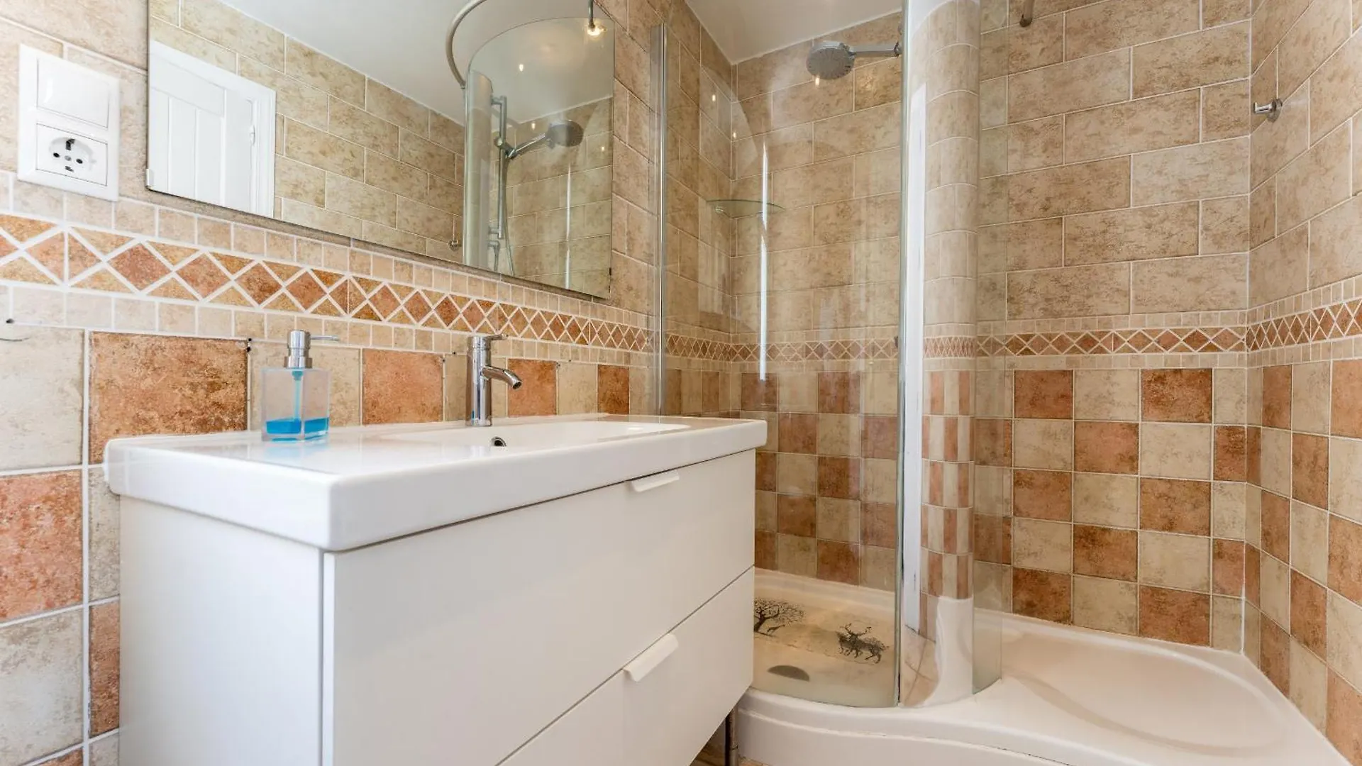 Dona Lola Micaela Beach Front Duplex 2 Bedroom Apartment - Open Sea And Beach Views Surrounded By Bars And Restaurants - Costa Del Sol - Cs199 Mijas