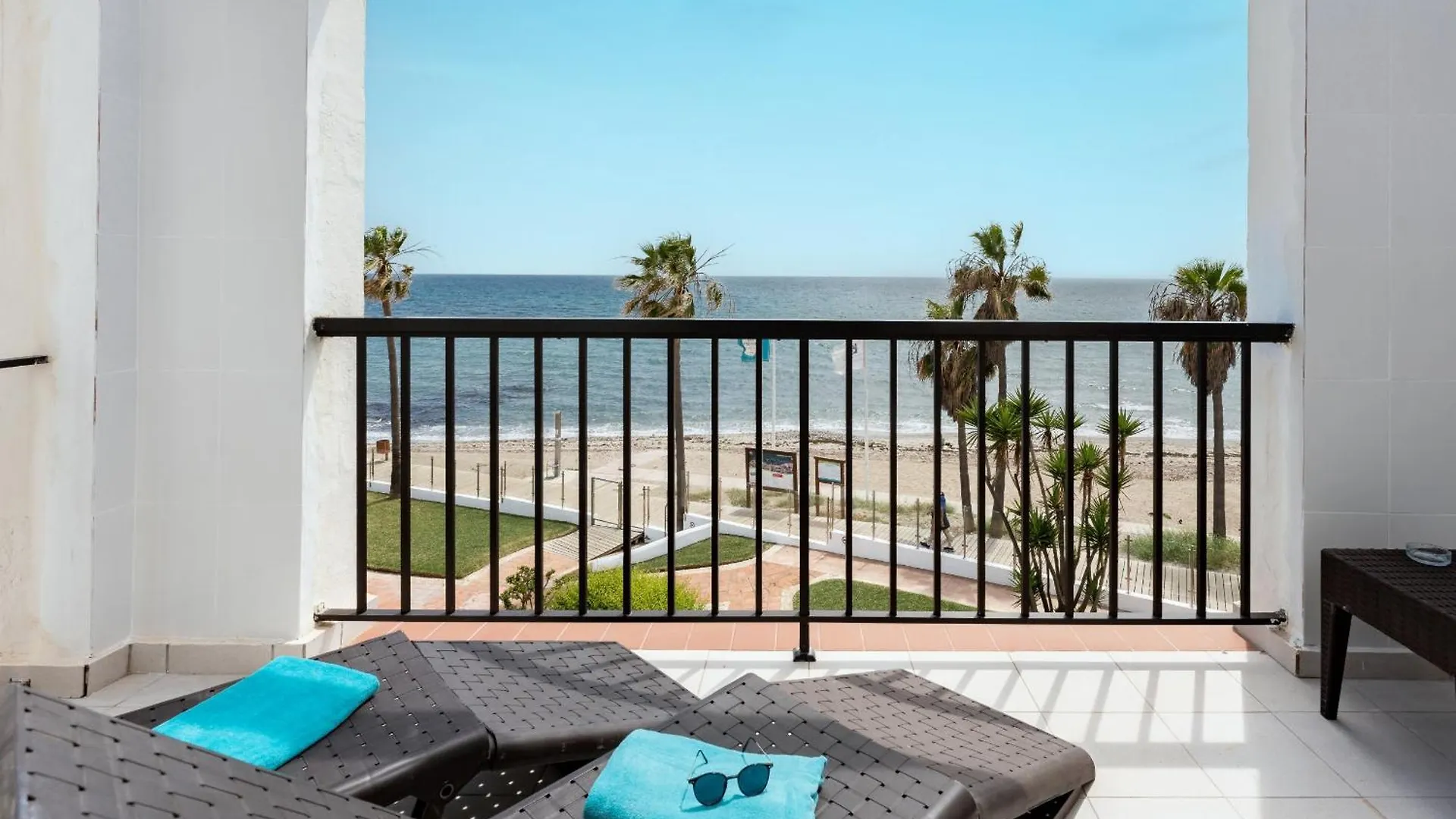 Dona Lola Micaela Beach Front Duplex 2 Bedroom Apartment - Open Sea And Beach Views Surrounded By Bars And Restaurants - Costa Del Sol - Cs199 Mijas
