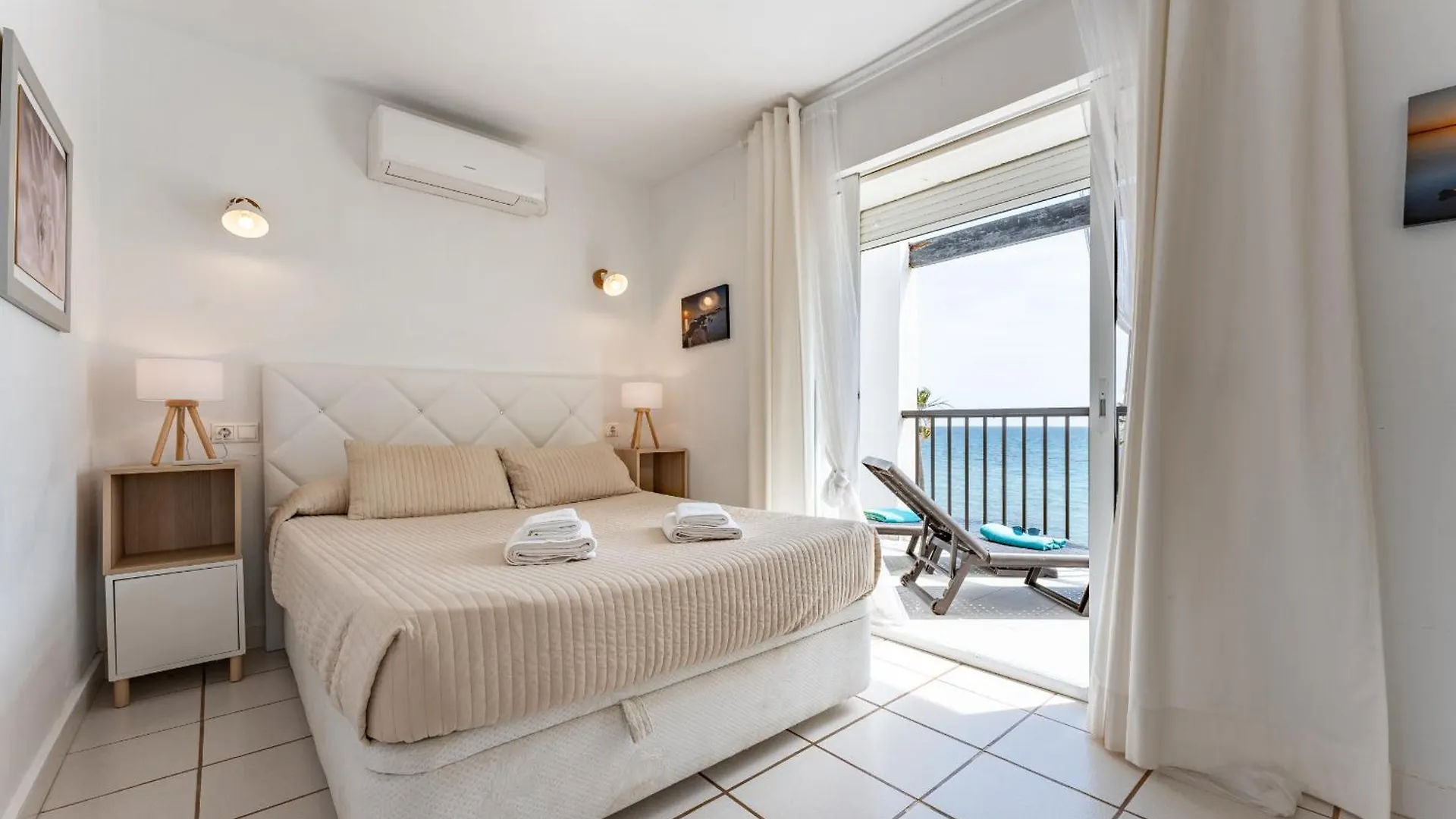 Dona Lola Micaela Beach Front Duplex 2 Bedroom Apartment - Open Sea And Beach Views Surrounded By Bars And Restaurants - Costa Del Sol - Cs199 Mijas España