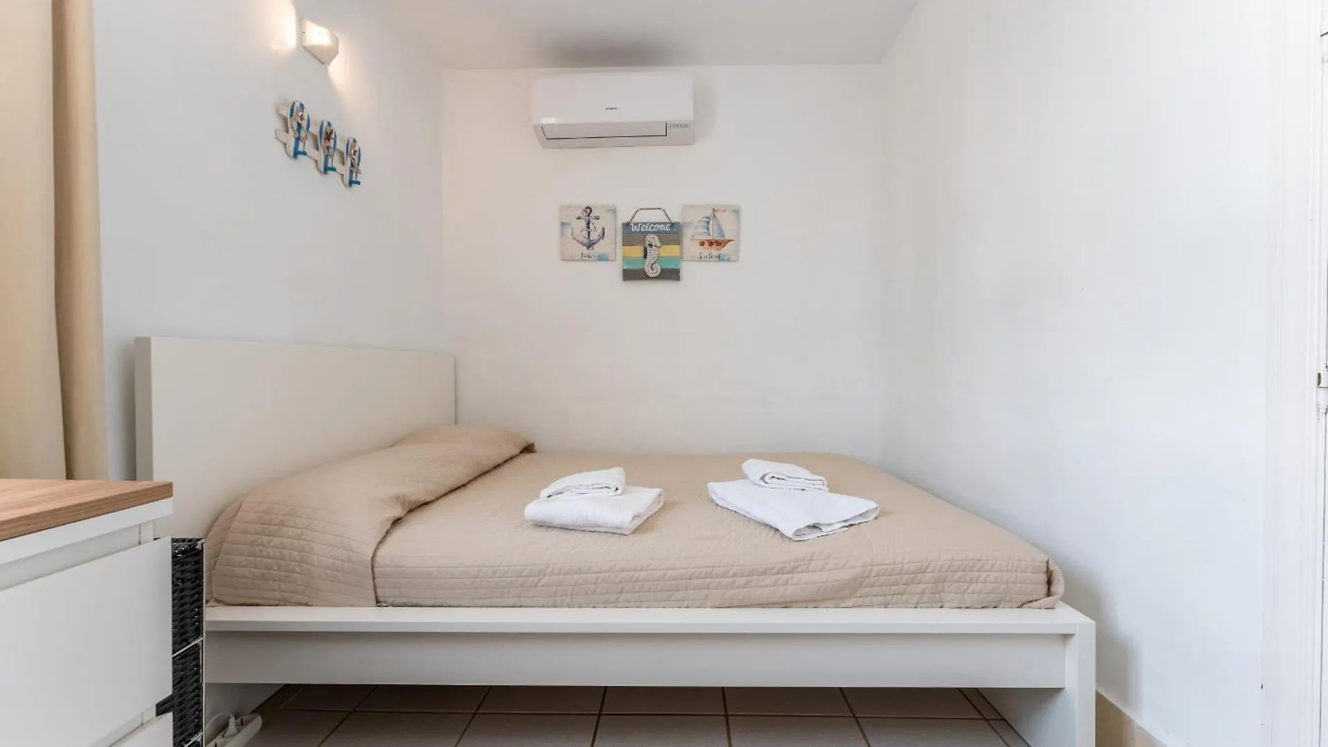 Dona Lola Micaela Beach Front Duplex 2 Bedroom Apartment - Open Sea And Beach Views Surrounded By Bars And Restaurants - Costa Del Sol - Cs199 Mijas España